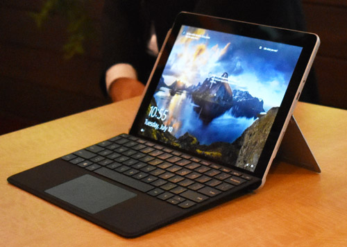 「Surface Go」実機