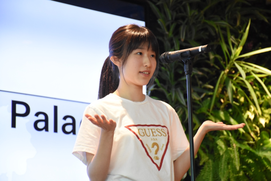 「大人の部」最優秀賞の平山心愛さん