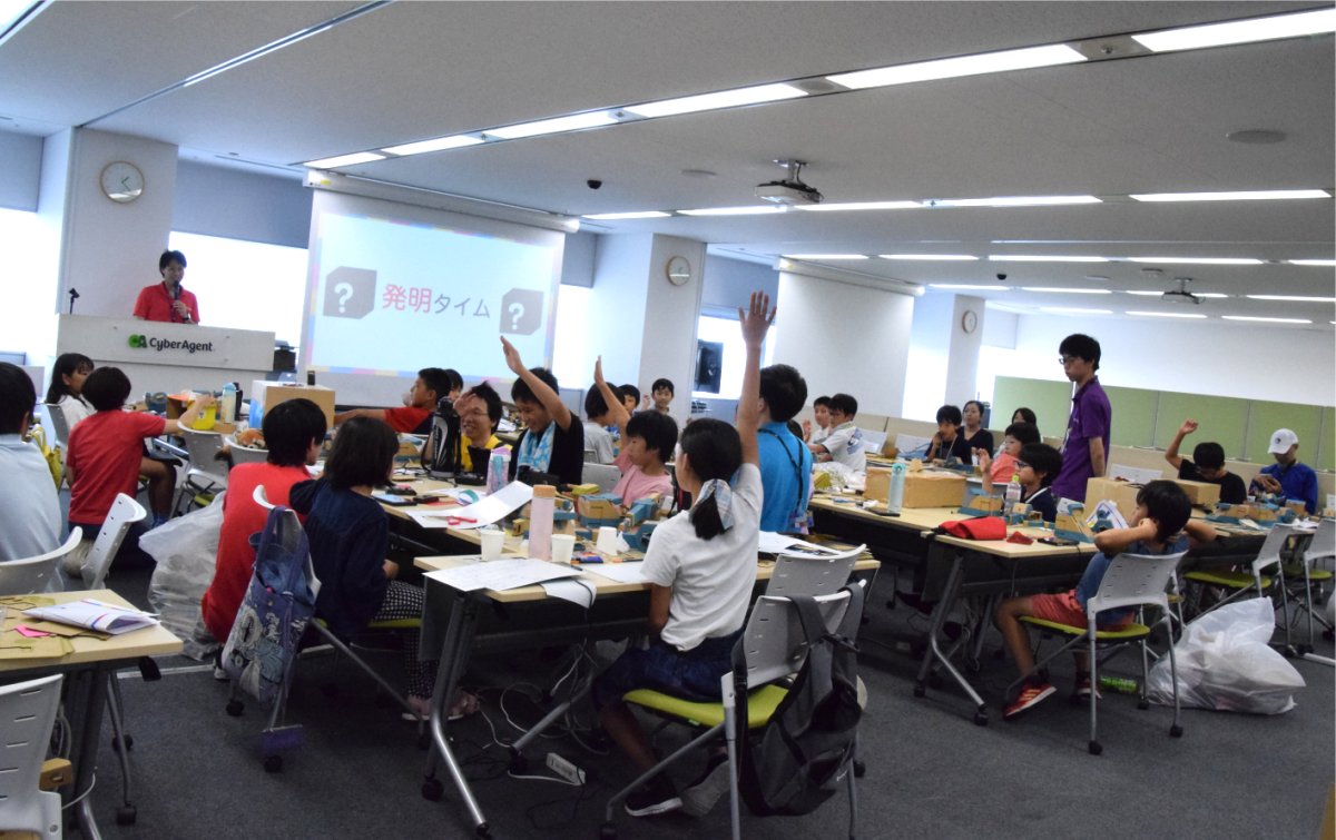 参加したのは、抽選で選ばれた小学4年生から6年生までの計30人。女子は1/4ほどで、ほぼ全員がプログラミング経験者だった。
