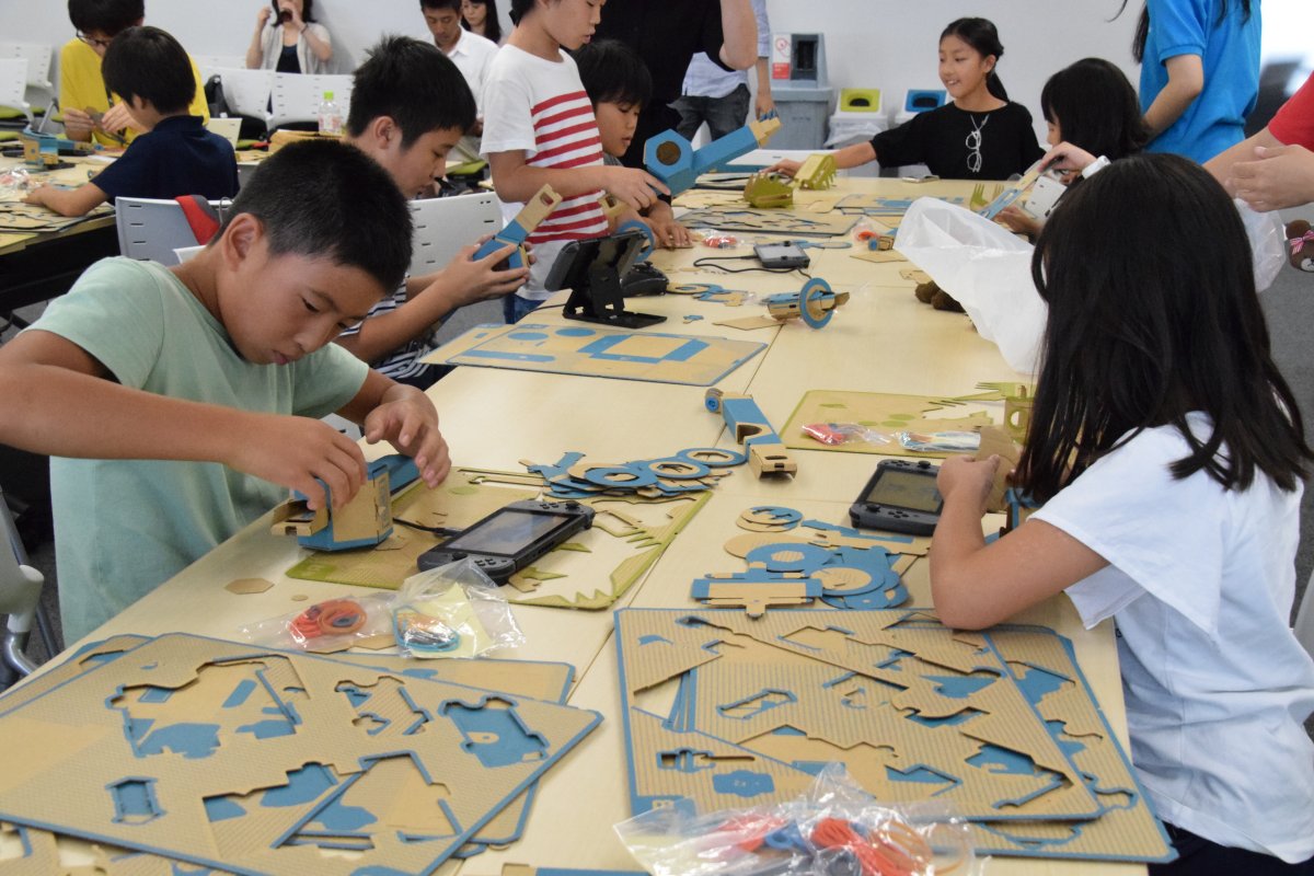 ハッカソンでは、「Nintendo Labo Toy-Con 01: Variety Kit」を使用。付属のダンボール製キットはハサミやノリ、テーブ類は一切不要で、組み立てが完成する。
