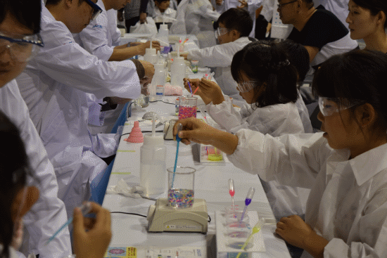 化学の日子ども化学実験ショー