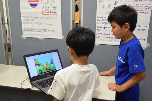ゲームクリエイターコースでは、「Scratch」や「ゲームメーカー」などのプログラミングツールを使ってゲーム制作を行う。