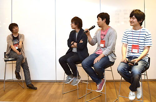 左から司会の本間氏、パネリストの岸田氏、齊藤氏、佐々木氏