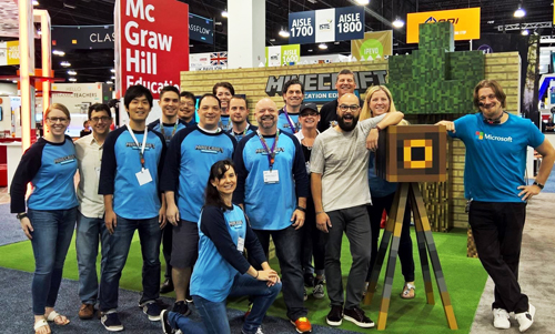 著者(左から3番目)とMinecraft Educationチームのメンバー