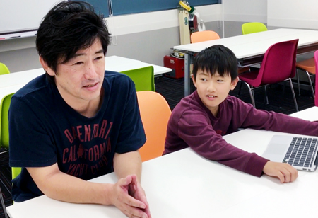 福元くんとお父さま。お子さまの様子をうれしそうに語る