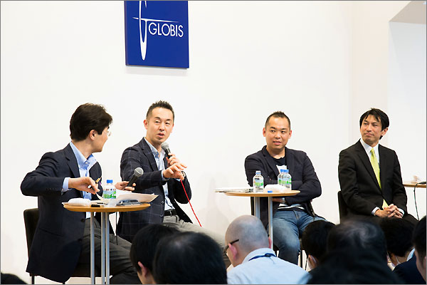 左から、グロービス経営大学院 田久保善彦氏、サイバーエージェント 曽山哲人氏、メルカリ 小泉文明氏、経済産業省 伊藤禎則氏